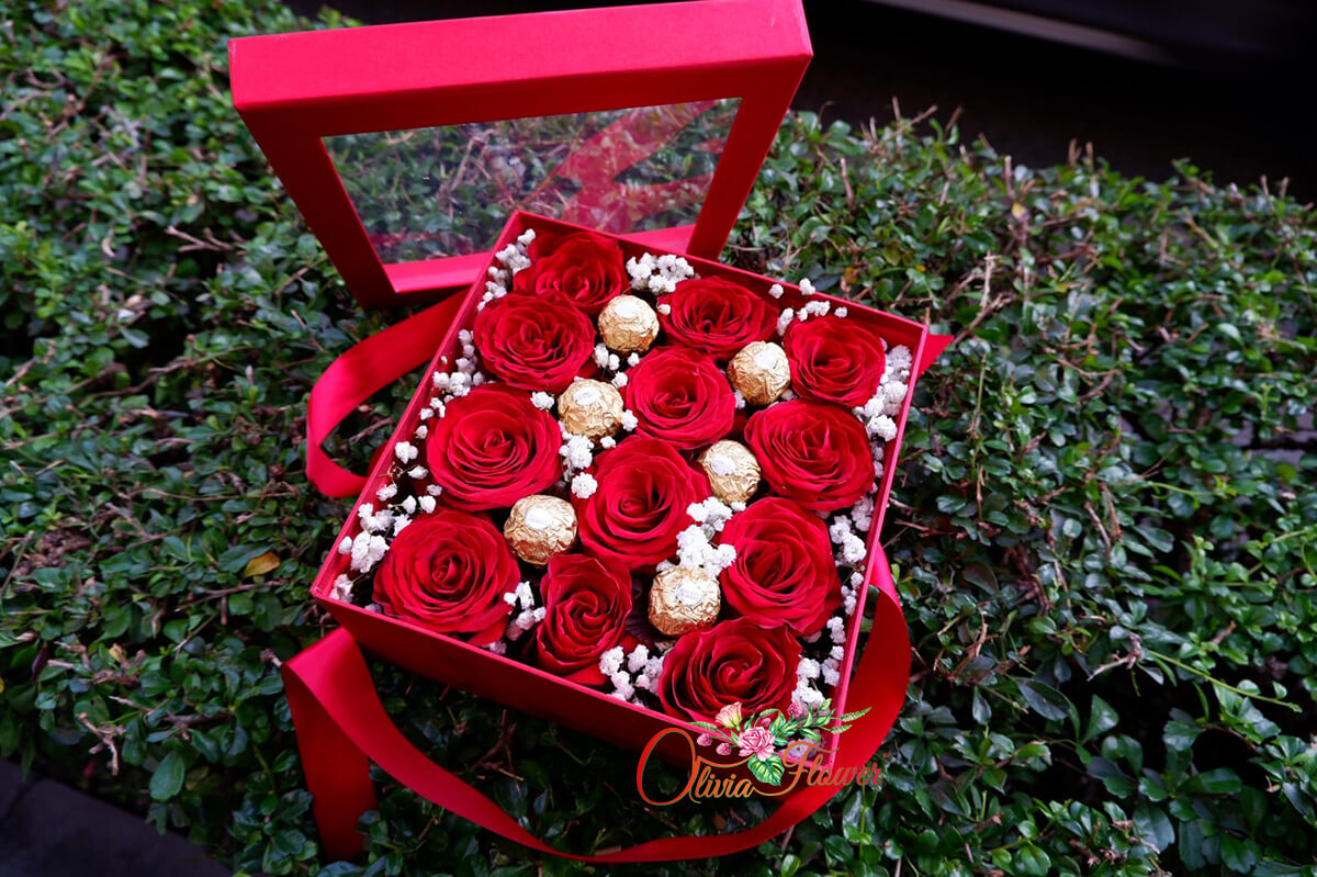 กล่องดอกกุหลาบแดงนำเข้า 12 ดอก 1