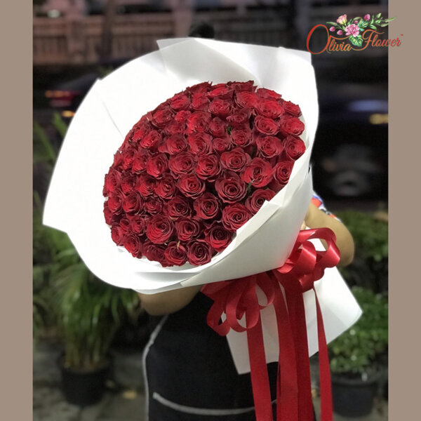 ช่อกุหลาบแดง 50 ดอก "รักกันตลอดไป" ประกอบด้วย ดอกกุหลาบสีแดง 50 ดอก ห่อกระดาษสีขาว ผูกริบบิ้นสีแดง