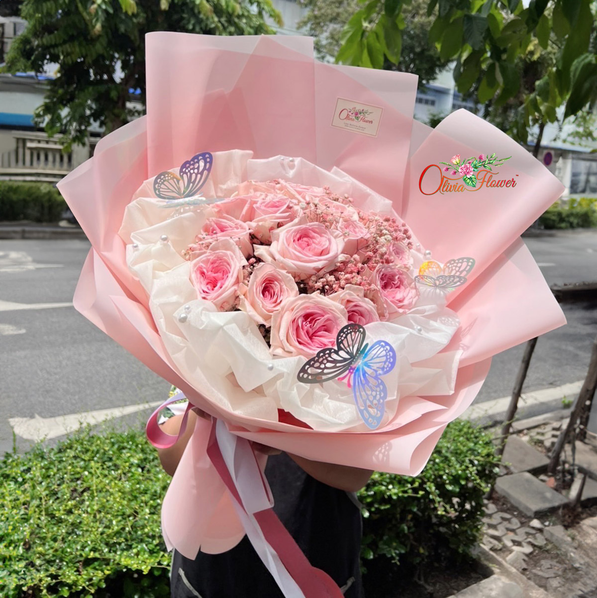 ช่อดอกกุหลาบ ประกอบด้วย ดอกกุหลาบสีชมพูหอม 20 ดอก