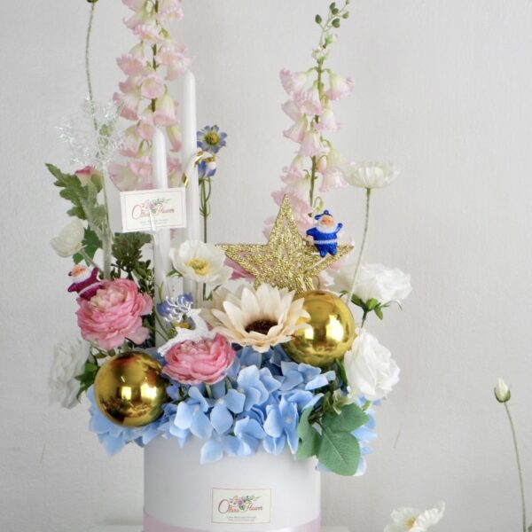 กล่องดอกไม้ประดิษฐ์ โทนสีขาว ชมพู ฟ้า