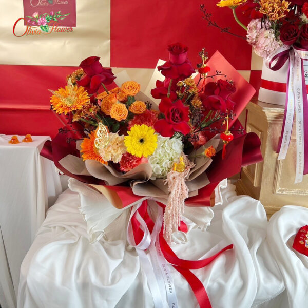 ช่อดอกไม้สด Happy Dragon Year Bouquet  เฉลิมฉลองเทศกาลตรุษจีน ที่คงความเรียบหรูและสวยงามสำหรับคนที่ต้องการเพิ่มเติมความพิเศษในช่วงเวลาพิเศษ