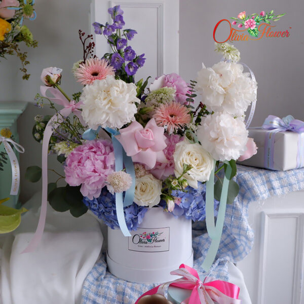 กล่องดอกไม้ Peony ประกอบด้วย ดอกพีโอนี่ สีชมพู ขาว ฟ้า